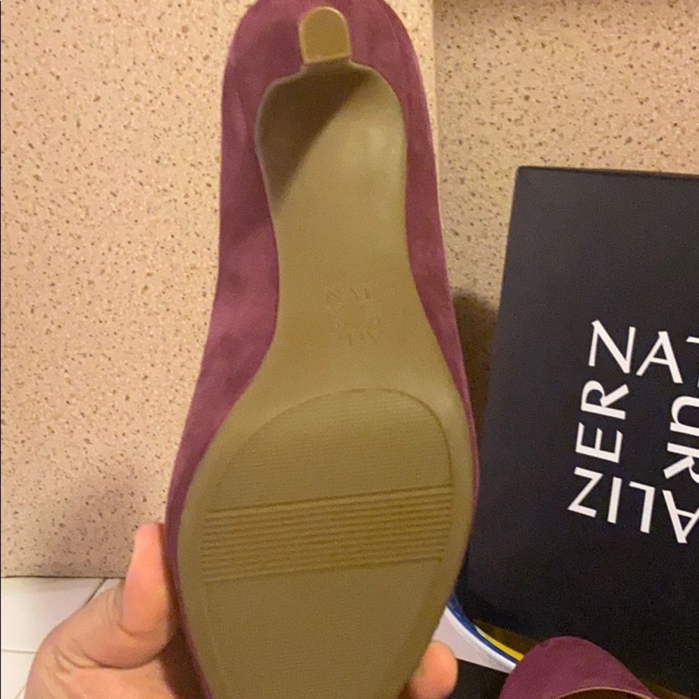 Velvet Heels - Picture 2 of 3